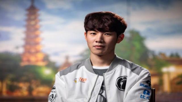 新外援亮相 新外援亮相