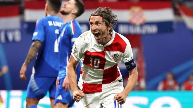 在水中形成 在水中形成